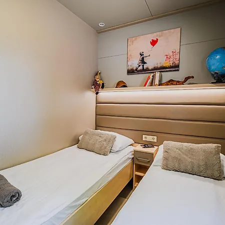 Three Bedroom Mobile * Mostec