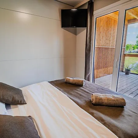 Three Bedroom Mobile 別荘